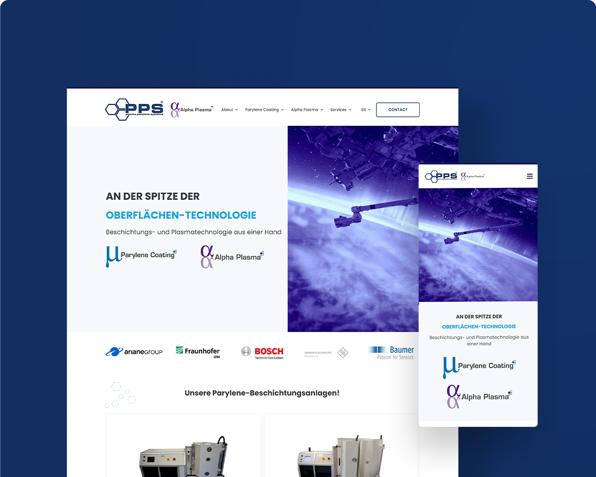 Das Bild zeigt die Webseite der Plasma Parylene Systems GmbH als Desktopansicht und Mobilansicht auf einem dunkelblauen Hintergrund.
